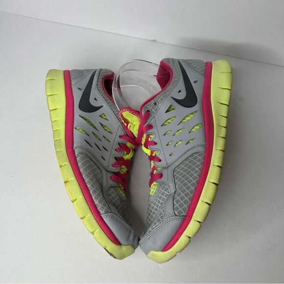 Nike Gray and Pink Athletic Shoes 11 - Picture 7 of 11